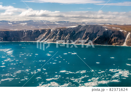 Summer aerial view of the coast of the Arctic Ocean 82371624
