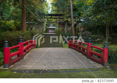 金鑚神社　境内　義家橋　秋の風景　　　 82373095