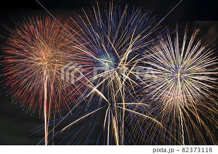 高く輝く花火大会 花火 夜空 花火イメージ 花火大会 高く輝く花火大会 花火 夜空 花火イメージ 花火大会 82373116