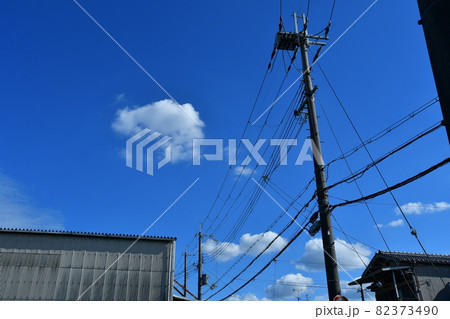 電柱と空 電柱と空 82373490