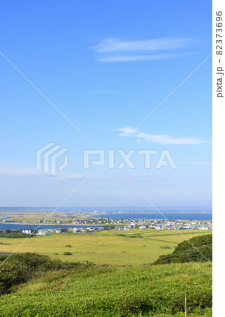 北海道 琵琶瀬展望台より霧多布湿原望む 北海道 琵琶瀬展望台より霧多布湿原望む 82373696