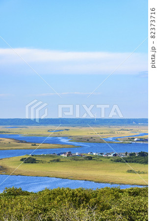 北海道　琵琶瀬展望台より霧多布湿原望む 82373716