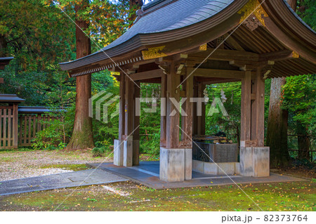 金鑚神社 境内 手水舎 秋の風景    金鑚神社 境内 手水舎 秋の風景    82373764
