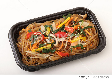 韓国料理のチャプチェ 韓国料理のチャプチェ 82376259