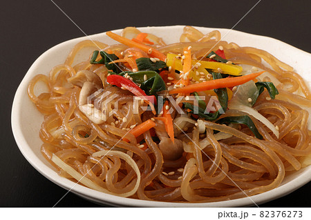 韓国料理のチャプチェ 82376273