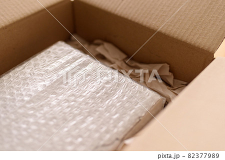 荷物が届いた 82377989