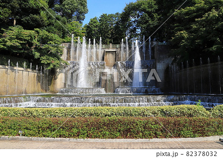 川口市立グリーンセンター　花壇広場の滝と大噴水 82378032
