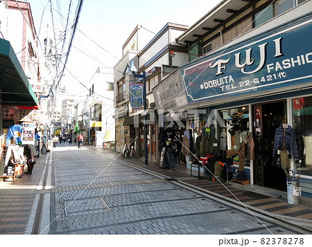 横須賀市のドブ板通り（どぶ板通り） 82378278