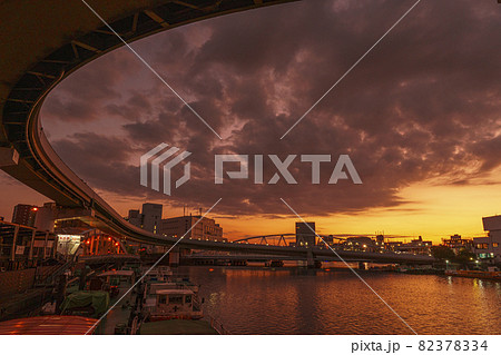 新なにわ筋(湊橋)から大阪市中央卸売市場方面の夕景 新なにわ筋(湊橋)から大阪市中央卸売市場方面の夕景 82378334