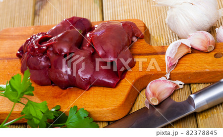 Raw rabbit liver 82378845