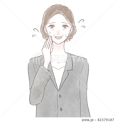 愛想笑いをするスーツを着た中年女性のイラスト素材