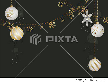 クリスマス オーナメントと雪の結晶ガーランドの背景イラスト ベクター  82379396