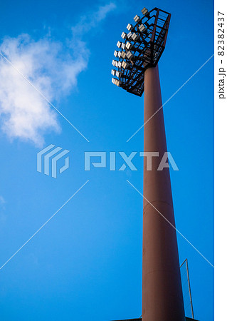 照明塔と青空 照明塔と青空 82382437