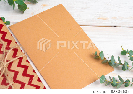 Christmas present with greeting card close up 82386685