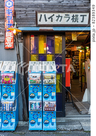 「東京都」柴又帝釈天参道入口 82389349