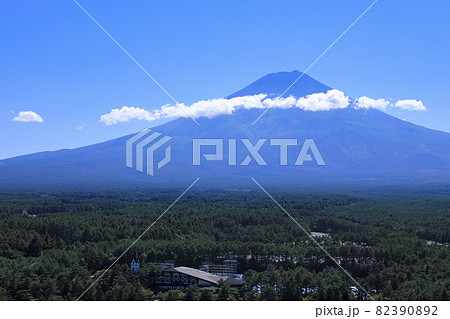 富士急ハイランドの展望台から望む富士山 82390892
