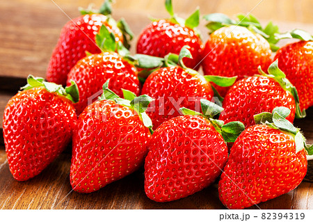 いちご　たくさん 82394319