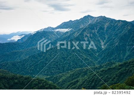 越後駒ヶ岳から見た荒沢岳 82395492