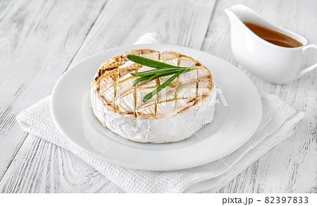 Grilled Camembert Grilled Camembert 82397833