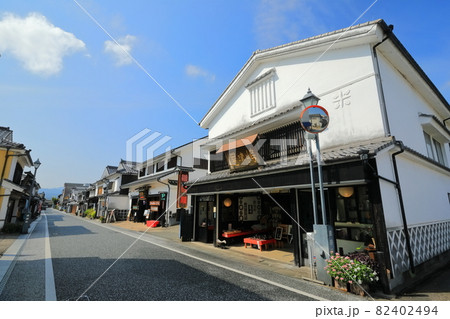 【大分県】快晴下の豆田の町並み（日田市） 82402494