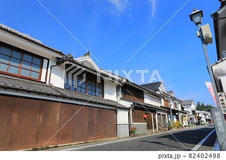 【大分県】快晴下の豆田の町並み（日田市） 82402498