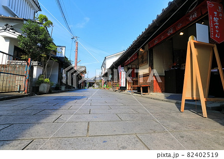 【大分県】快晴下の豆田の町並み（日田市） 82402519