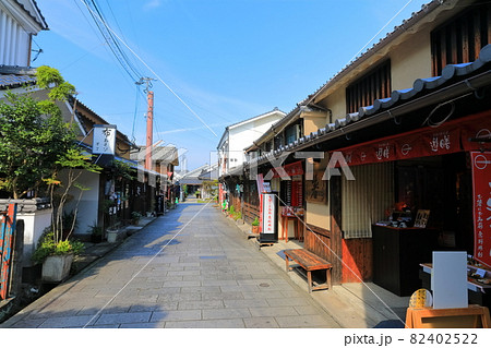 【大分県】快晴下の豆田の町並み（日田市） 82402522
