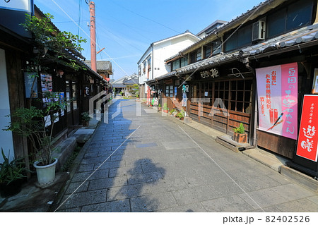 【大分県】快晴下の豆田の町並み（日田市） 82402526