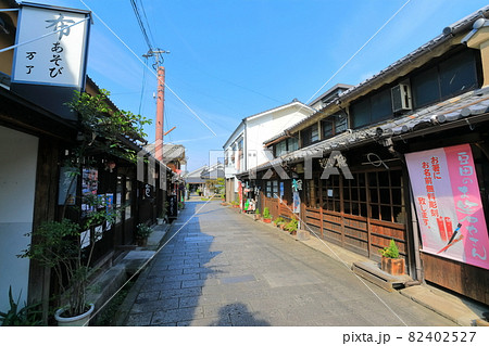 【大分県】快晴下の豆田の町並み（日田市） 82402527