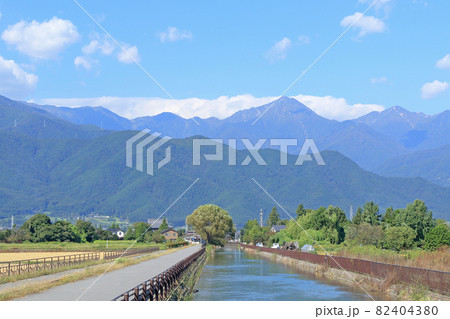 安曇野の秋 拾ヶ堰から常念岳を望む 安曇野の秋 拾ヶ堰から常念岳を望む 82404380