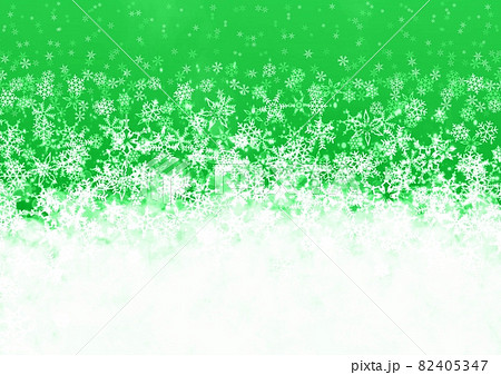 降雪イメージと緑色の背景のイラスト 82405347