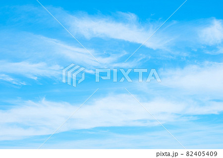 爽やかな秋の空の写真素材