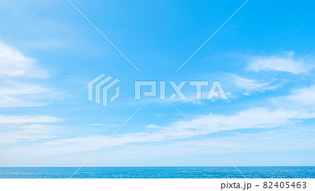 爽やかな秋の空 82405463