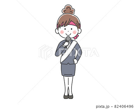 街頭演説する女性の立候補者 82406496