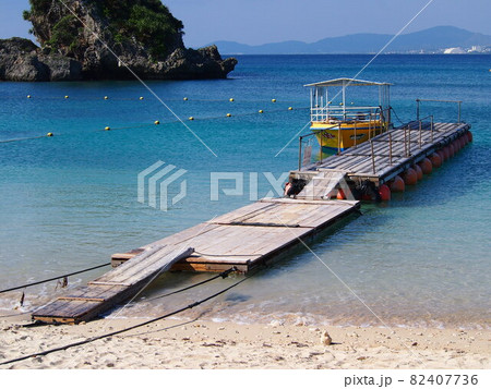 沖縄の砂浜と海 沖縄の砂浜と海 82407736