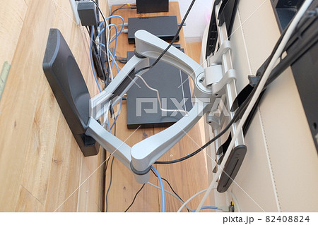 壁掛けテレビの可動式アーム 82408824