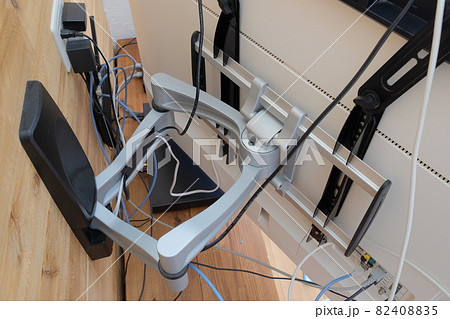 壁掛けテレビの可動式アーム 82408835