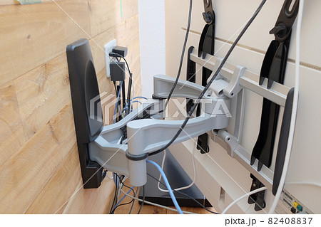 壁掛けテレビの可動式アーム 82408837