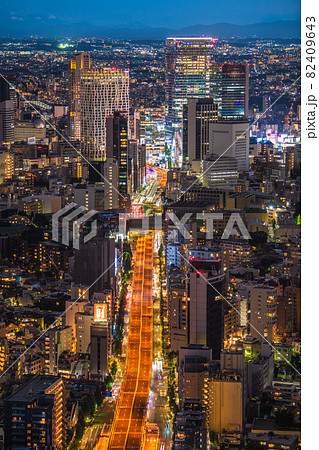 日本の東京都市景観 消えた車両・開幕日、首都高速交通規制で珍しい光景が…奥は変貌する渋谷=7月23日 日本の東京都市景観 消えた車両・開幕日、首都高速交通規制で珍しい光景が…奥は変貌する渋谷=7月23日 82409643