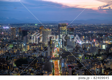 日本の東京都市景観 消えた車両・開幕日、首都高速交通規制で珍しい光景が…奥は変貌する渋谷=7月23日 日本の東京都市景観 消えた車両・開幕日、首都高速交通規制で珍しい光景が…奥は変貌する渋谷=7月23日 82409645
