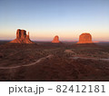 夕焼けのモニュメントバレー 82412181