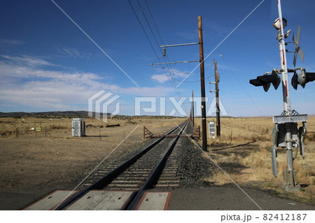 ルート66と線路 82412187