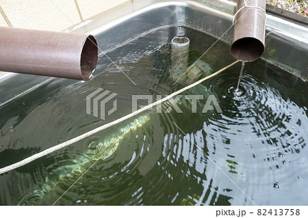 雨水を使わなくなった浴槽に貯める 82413758