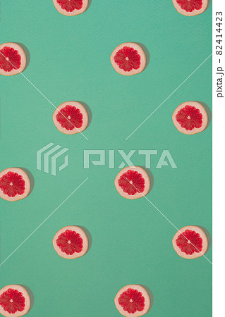 Grapefruit pattern isolated on blue background. Flat lay 82414423