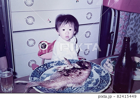 昭和50年代　1歳の誕生日の女の子 82415449