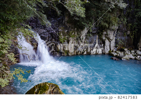鹿児島県霧島市の千里ヶ滝に至る風景　下流の小さな滝 82417583
