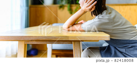 女性ポートレート 82418008