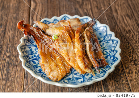 ブリのあらの塩焼き 82419775