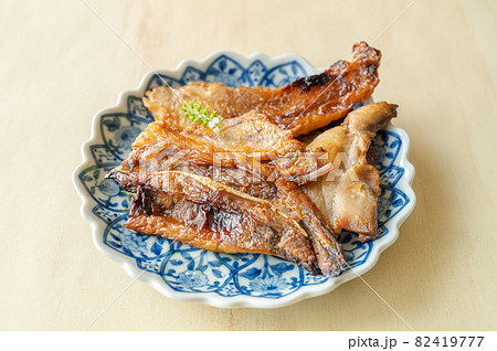 ブリのあらの塩焼き ブリのあらの塩焼き 82419777