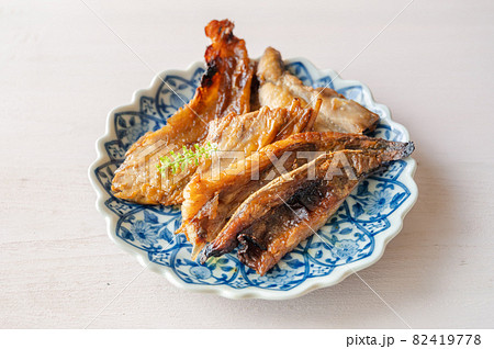 ブリのあらの塩焼きの写真素材